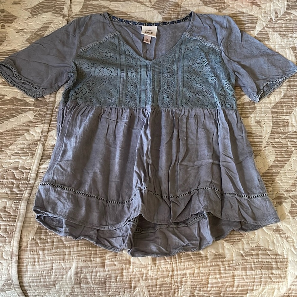 Women tops, size Medium, color blue, excellent condition.